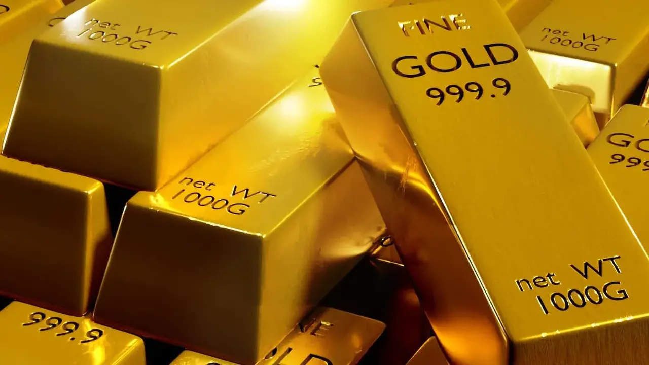 تراجع الدولار وصعود أسعار الذهب عقب تصريحات ترامب الأخيرة بالأسواق العالمية